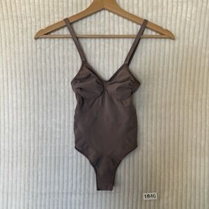 SKIMS Seamless Sculpt Thong Bodysuit Umber Size XXS/XS Stretchy NWOT